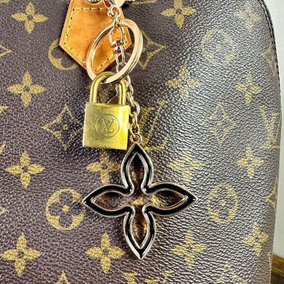 Louis Vuitton Vintage Monogram Alma Bag - Picture 3 of 11